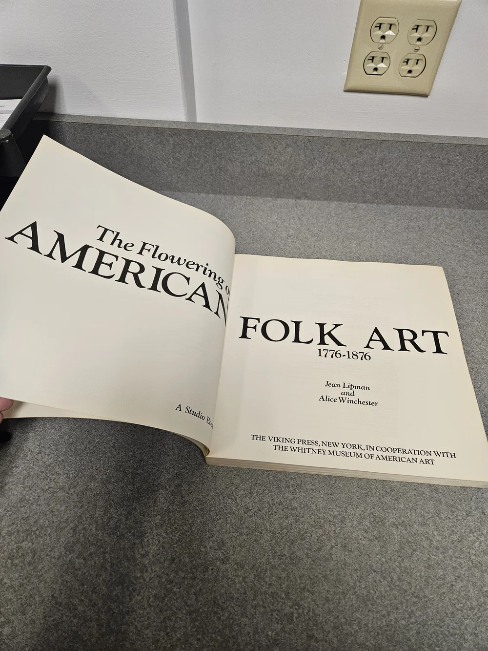 Vtg American Folk Art Book Soft Cover By Lipman/Winchester 10.5 x 10.5 288 pg.